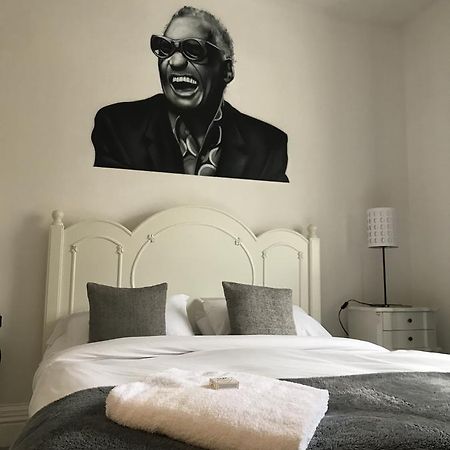 Wansford Country Lounge B&B Экстерьер фото