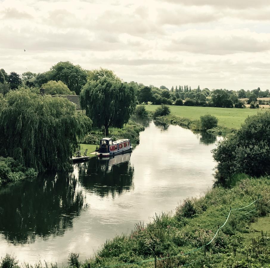 Wansford Country Lounge B&B Экстерьер фото