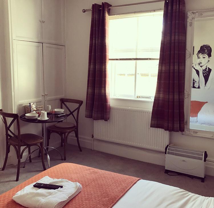 Wansford Country Lounge B&B Экстерьер фото